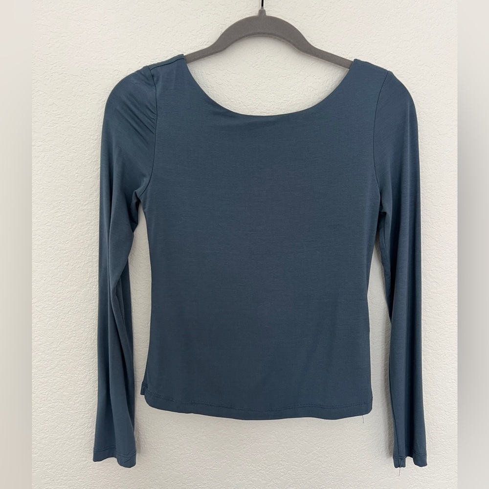 Final Touch Blue Long Sleeve Scoop Back Top - Size Small